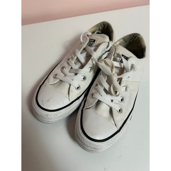 Converse Women *Size 6* - Picture 1 of 4